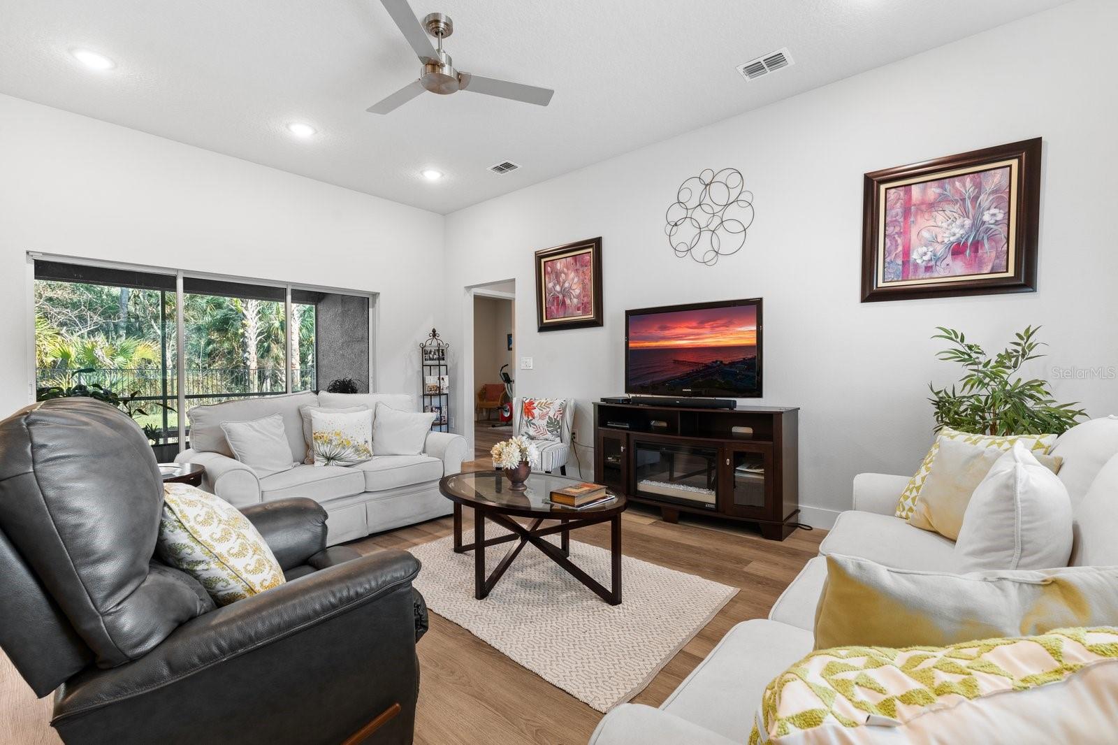 Image 11 of 41 For 18 Sea Board Court