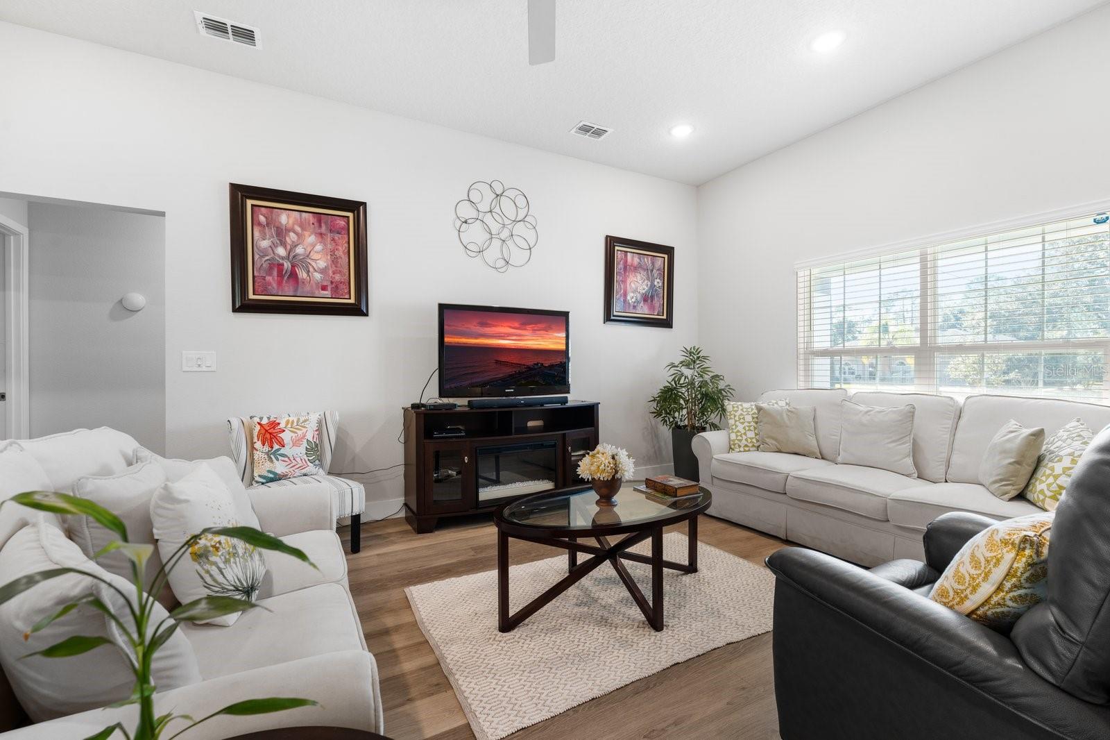 Image 12 of 41 For 18 Sea Board Court