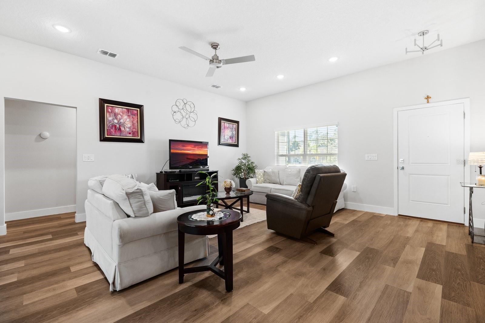 Image 13 of 41 For 18 Sea Board Court