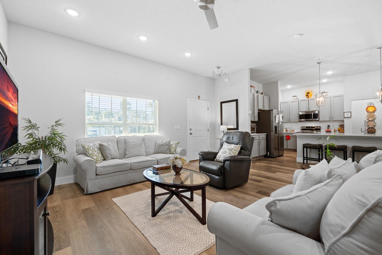 Image 17 of 41 For 18 Sea Board Court