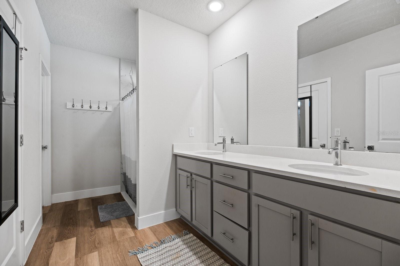 Image 23 of 41 For 18 Sea Board Court