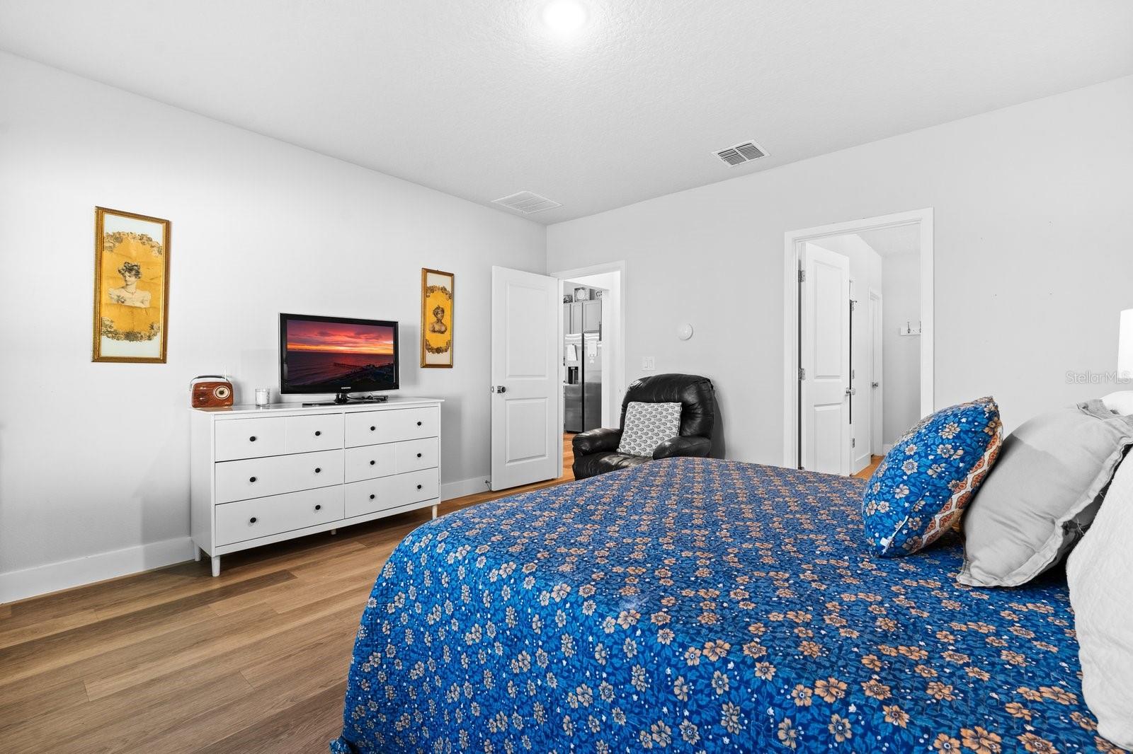 Image 24 of 41 For 18 Sea Board Court