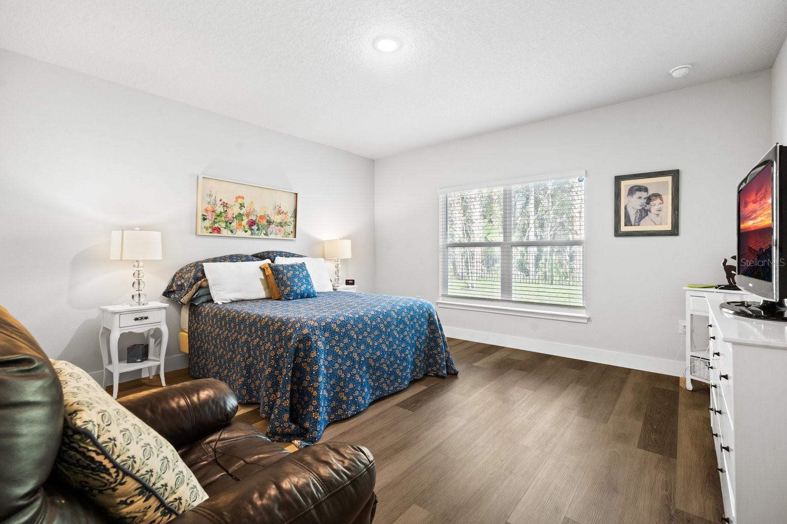 Image 25 of 41 For 18 Sea Board Court