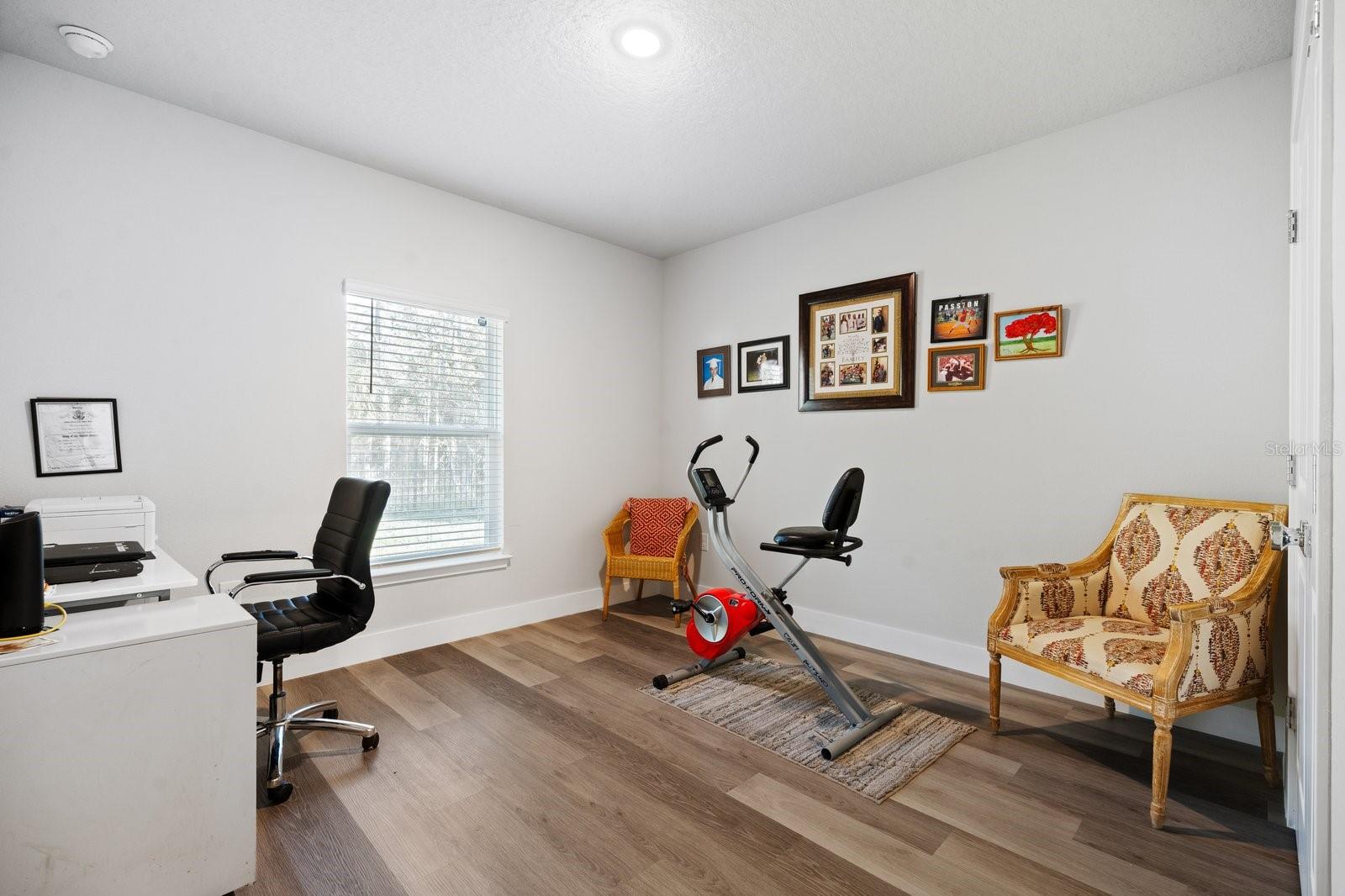 Image 26 of 41 For 18 Sea Board Court