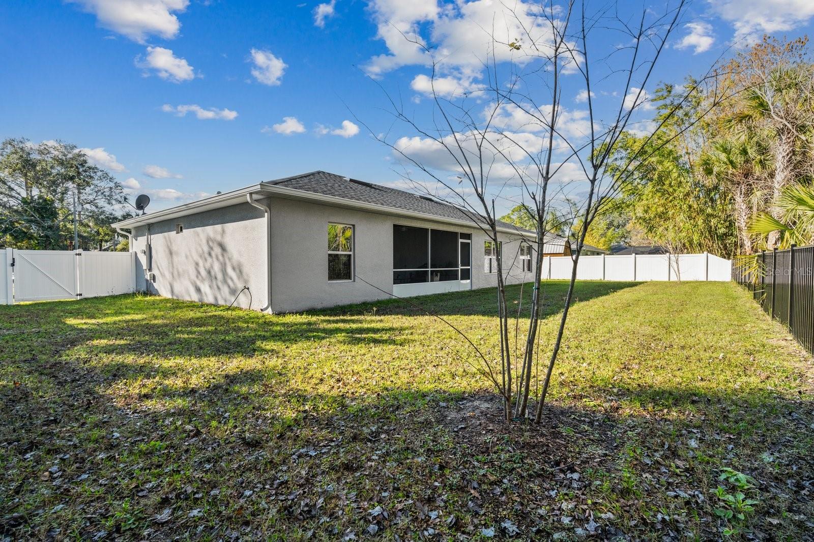 Image 32 of 41 For 18 Sea Board Court