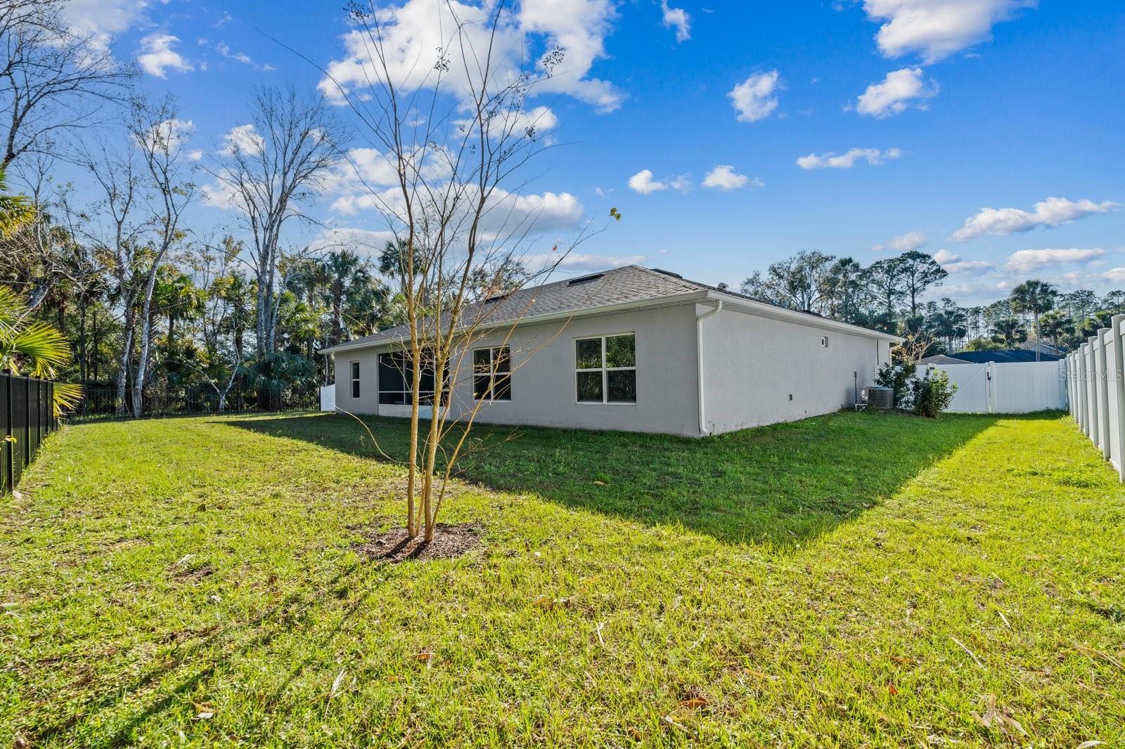 Image 35 of 41 For 18 Sea Board Court