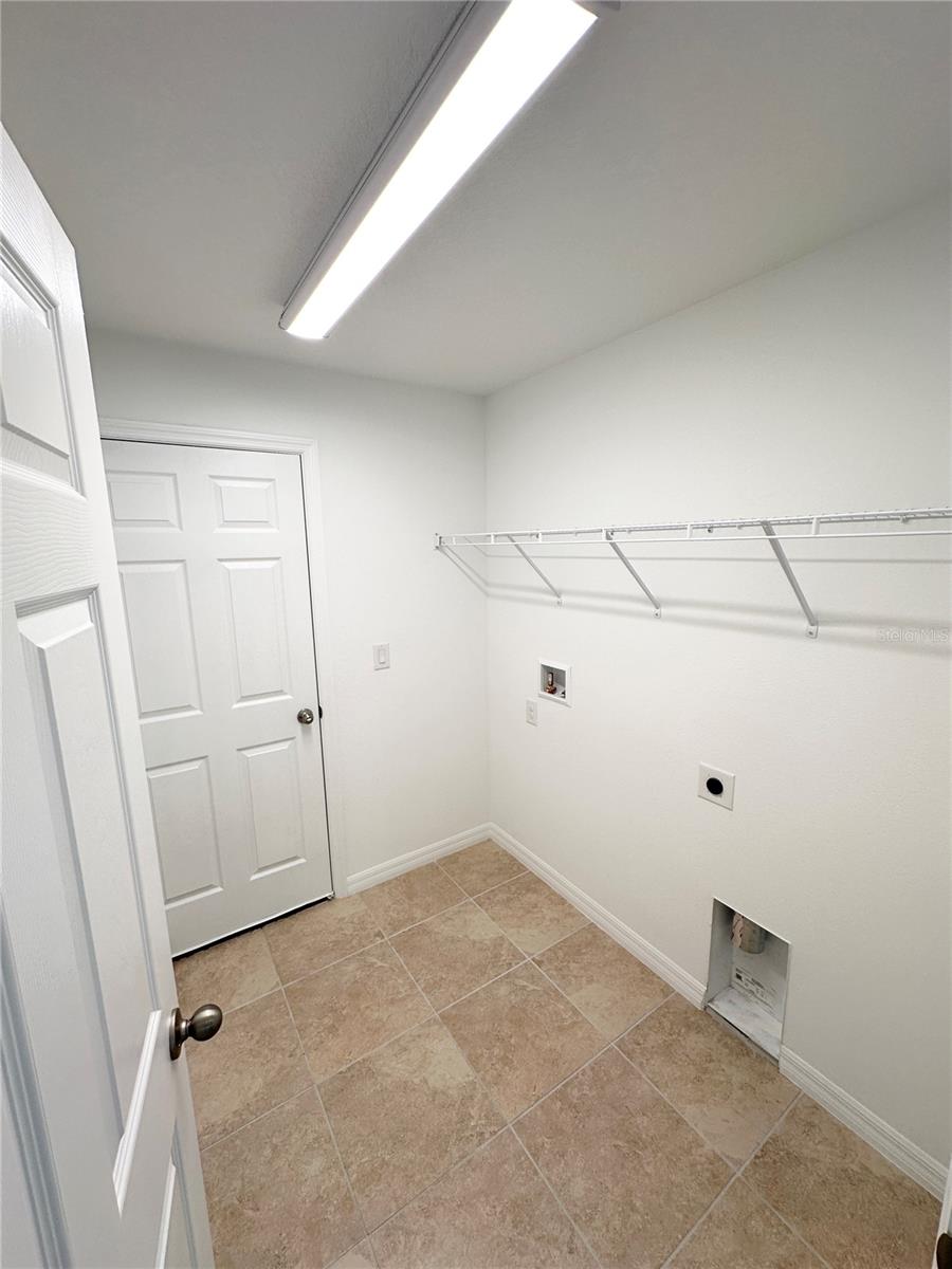Image 31 of 33 For 23 Kathryn Place