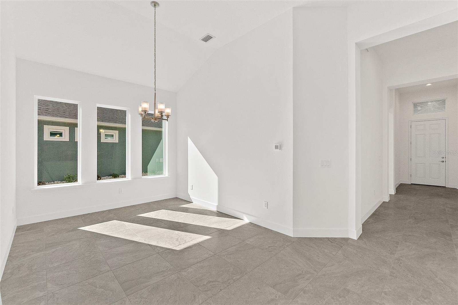 Image 14 of 31 For 379 Stirling Bridge Drive
