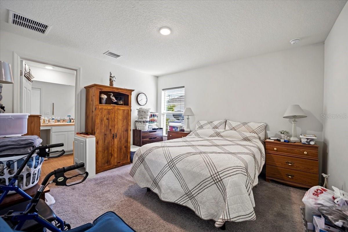 Image 12 of 43 For 20 Roxland Lane