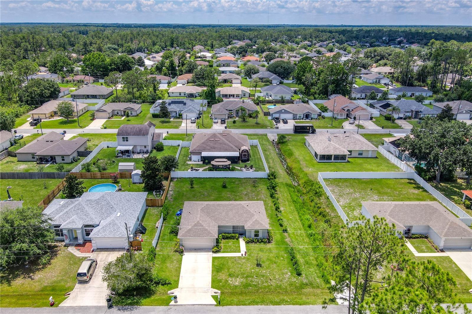 Image 42 of 43 For 20 Roxland Lane