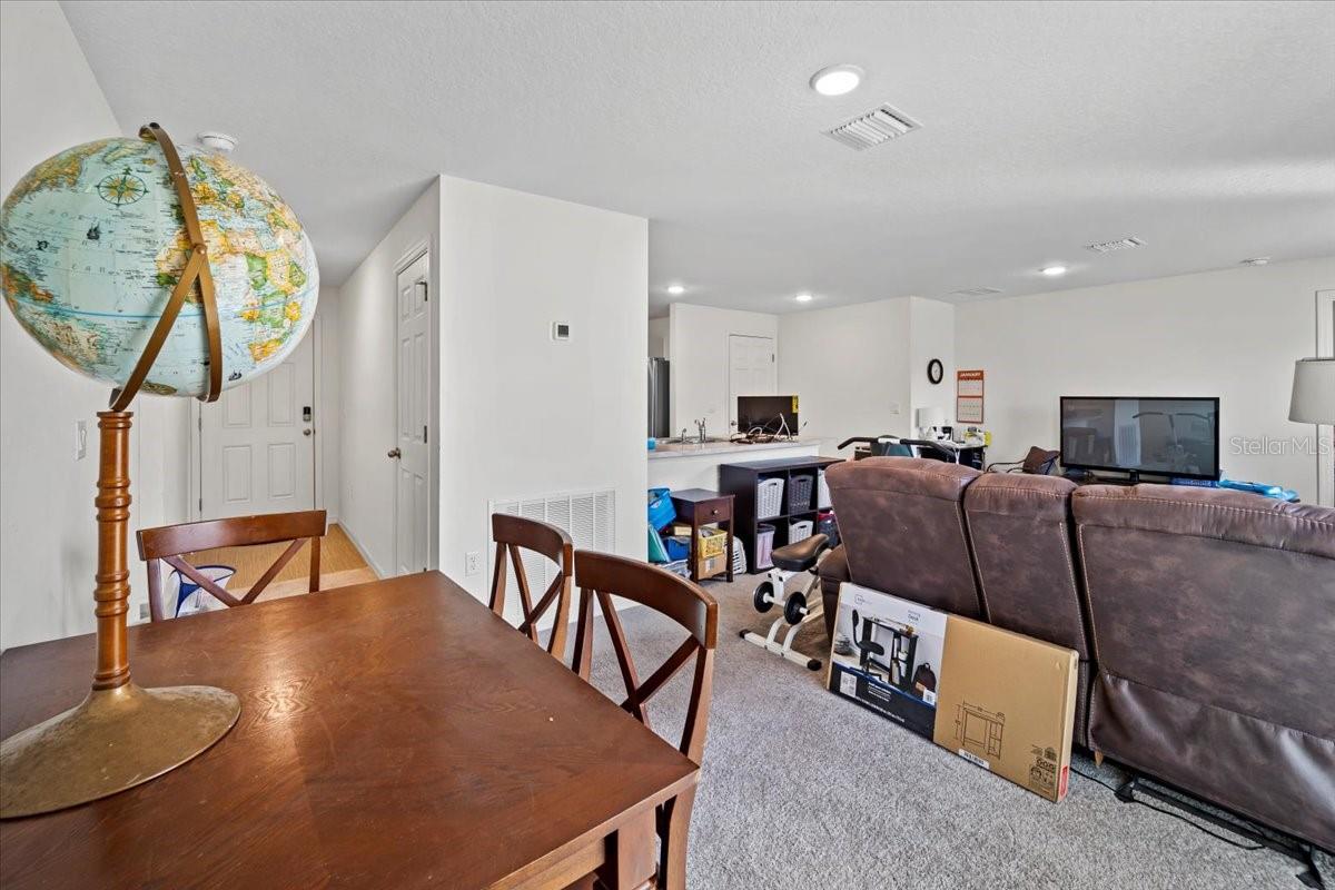 Image 5 of 43 For 20 Roxland Lane
