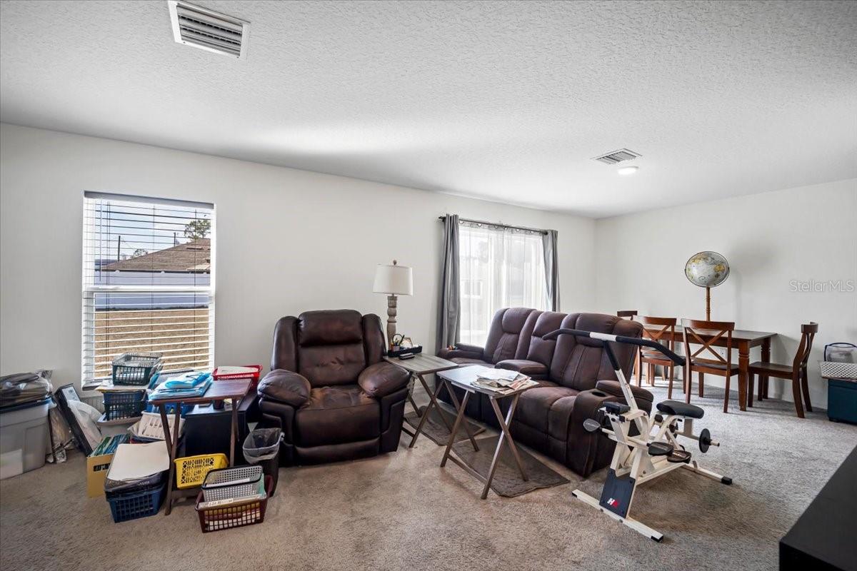 Image 8 of 43 For 20 Roxland Lane