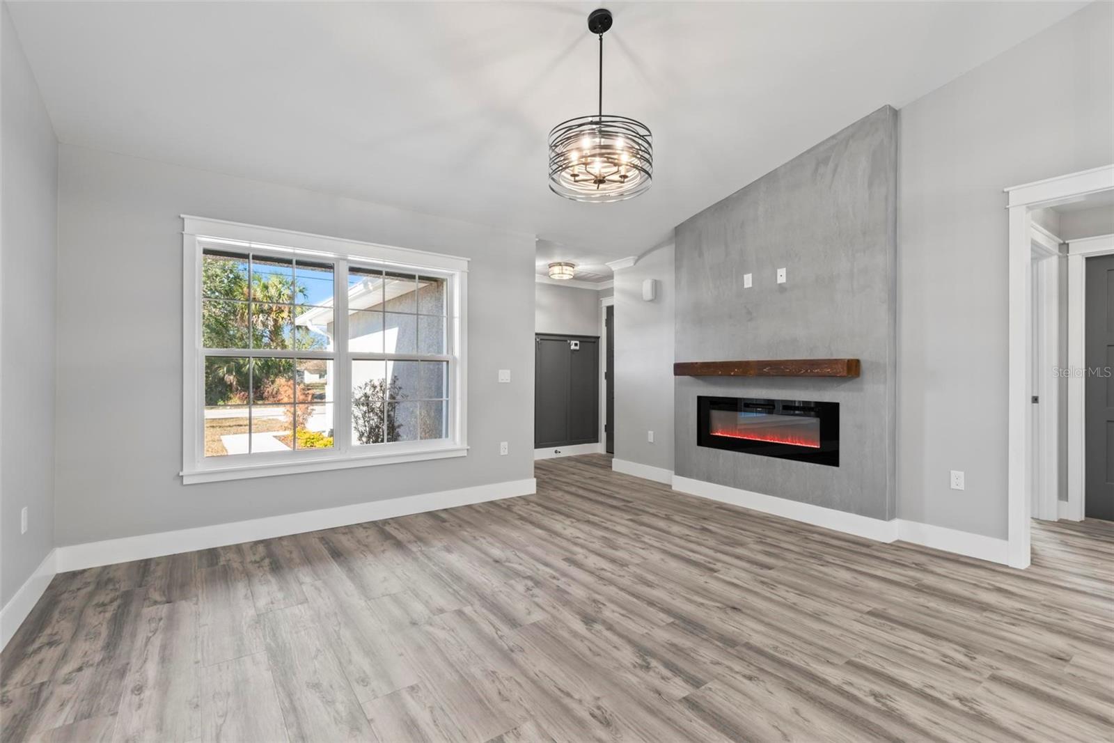 Image 17 of 86 For 76 Lynbrook Drive
