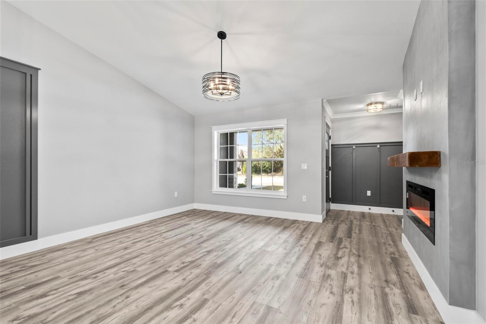 Image 18 of 86 For 76 Lynbrook Drive