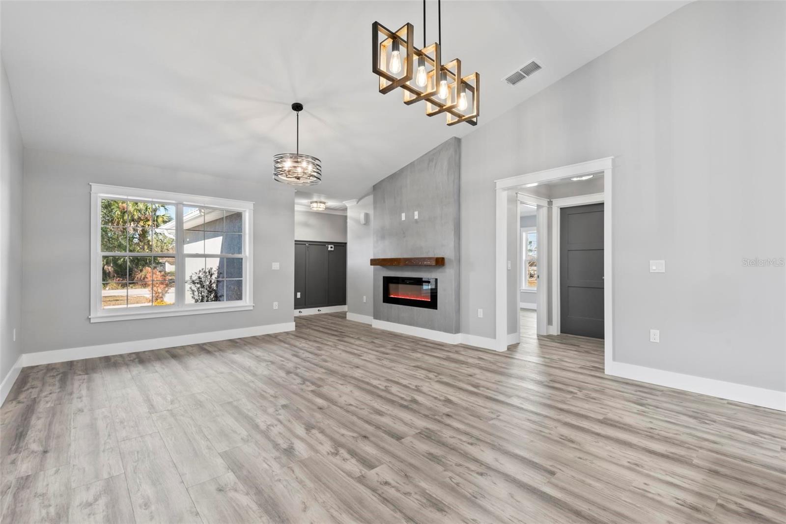 Image 20 of 86 For 76 Lynbrook Drive