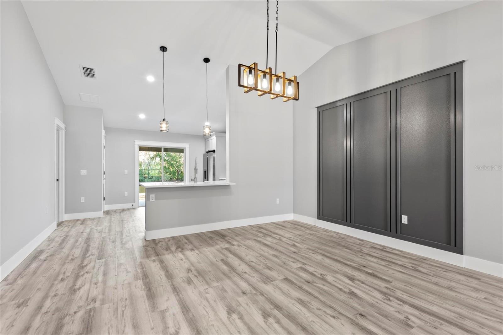 Image 22 of 86 For 76 Lynbrook Drive