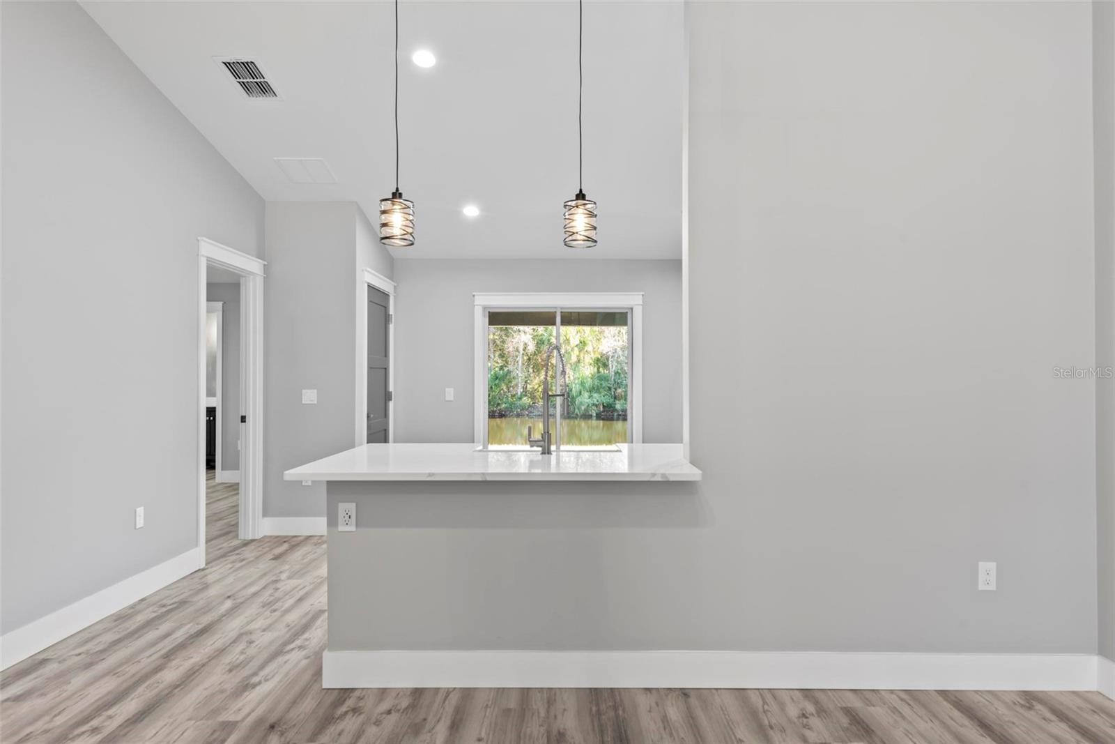 Image 25 of 86 For 76 Lynbrook Drive