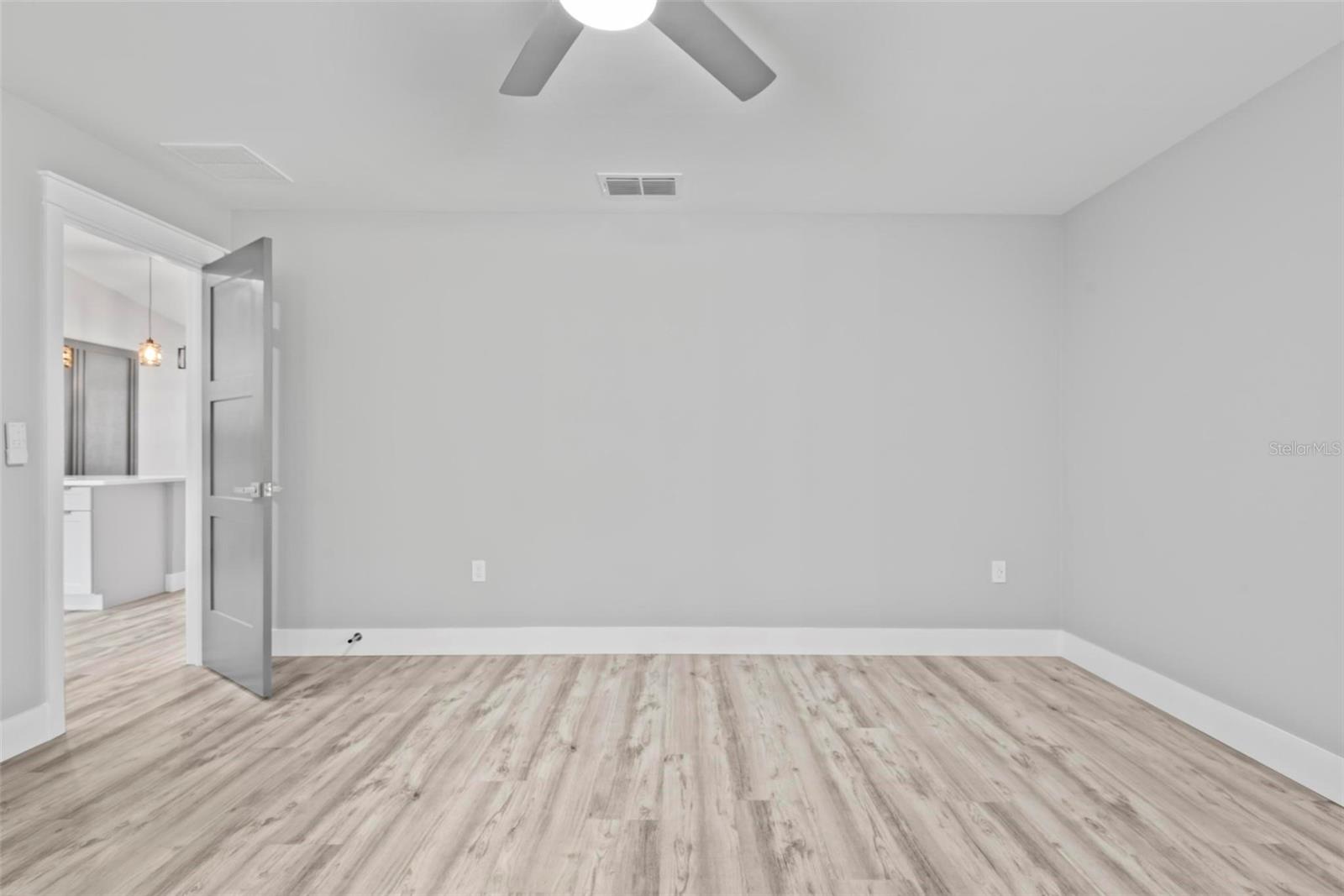 Image 38 of 86 For 76 Lynbrook Drive