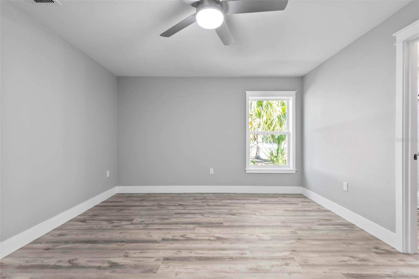 Image 39 of 86 For 76 Lynbrook Drive