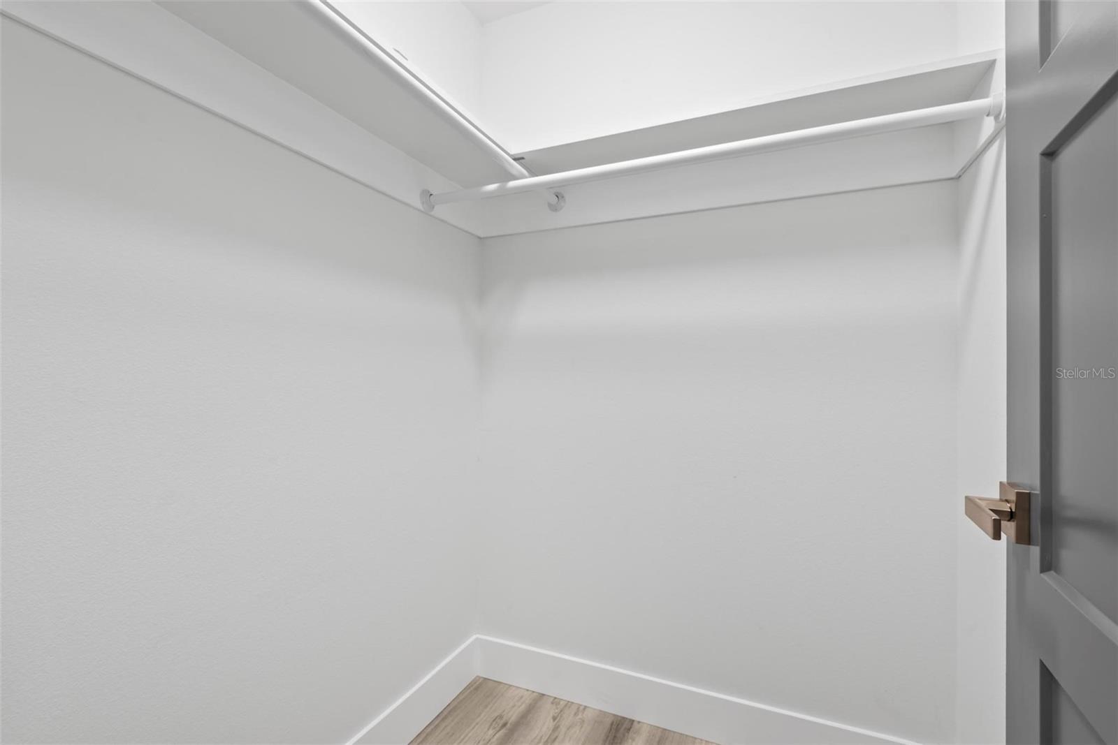 Image 43 of 86 For 76 Lynbrook Drive