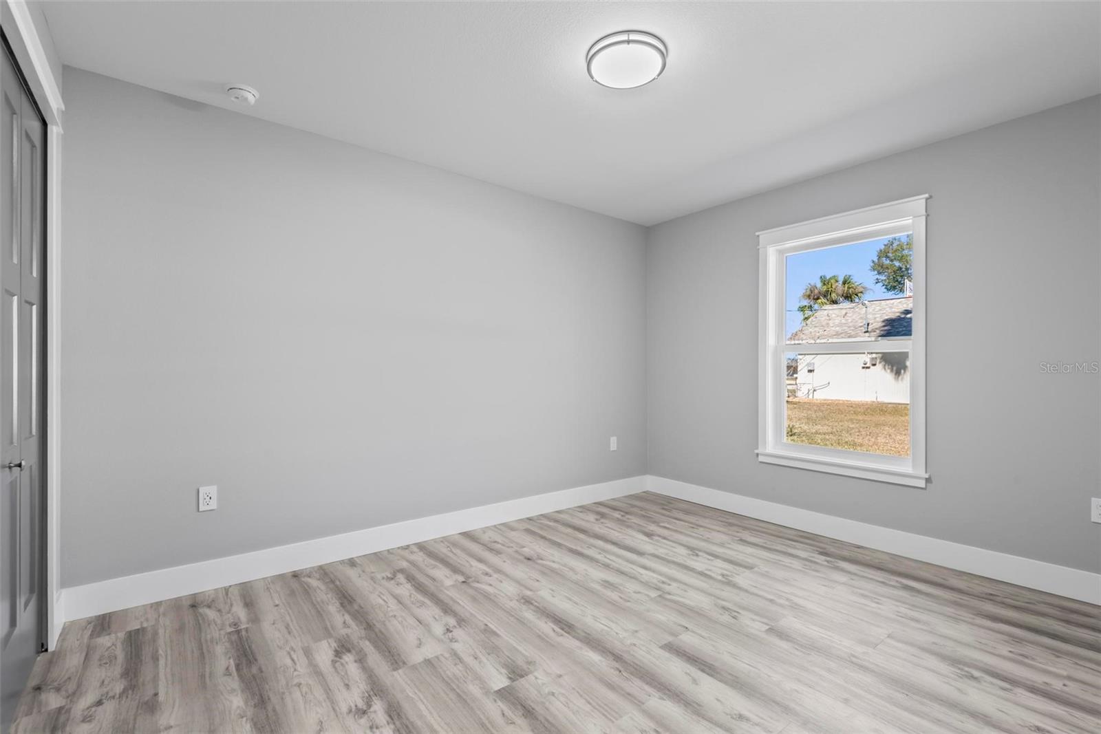 Image 44 of 86 For 76 Lynbrook Drive