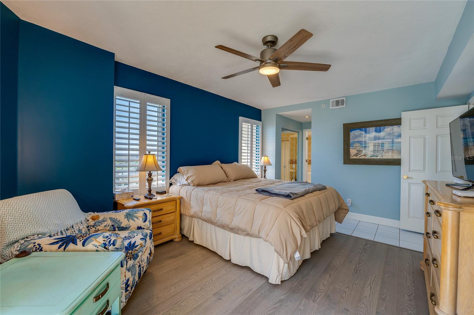 Image 16 of 32 For 4565 Atlantic Avenue 5411