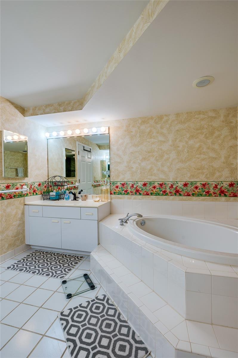 Image 20 of 32 For 4565 Atlantic Avenue 5411
