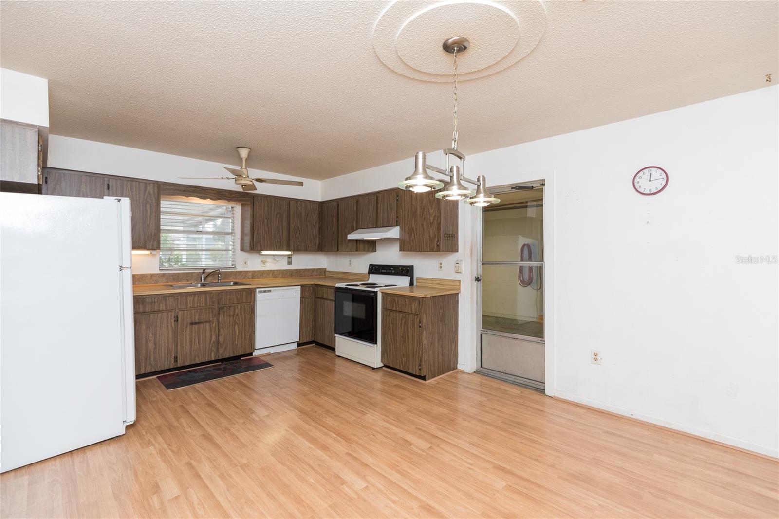 Image 15 of 35 For 2131 Daytona Avenue