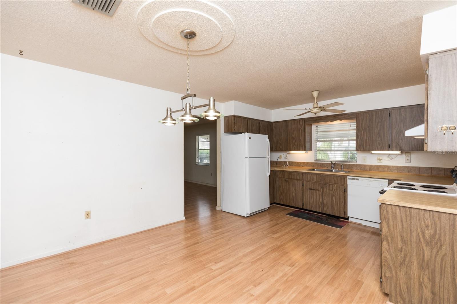 Image 16 of 35 For 2131 Daytona Avenue