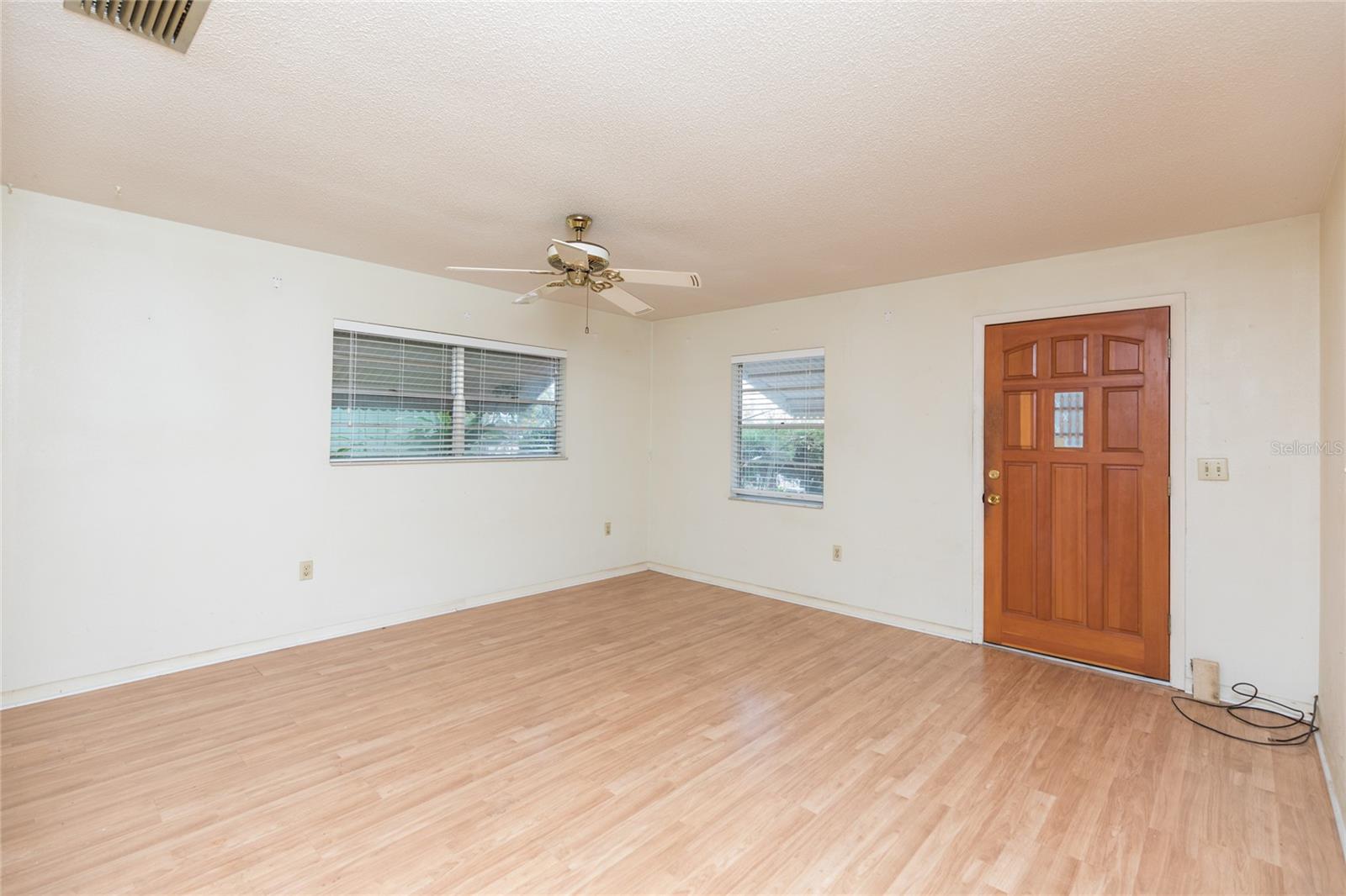 Image 7 of 35 For 2131 Daytona Avenue