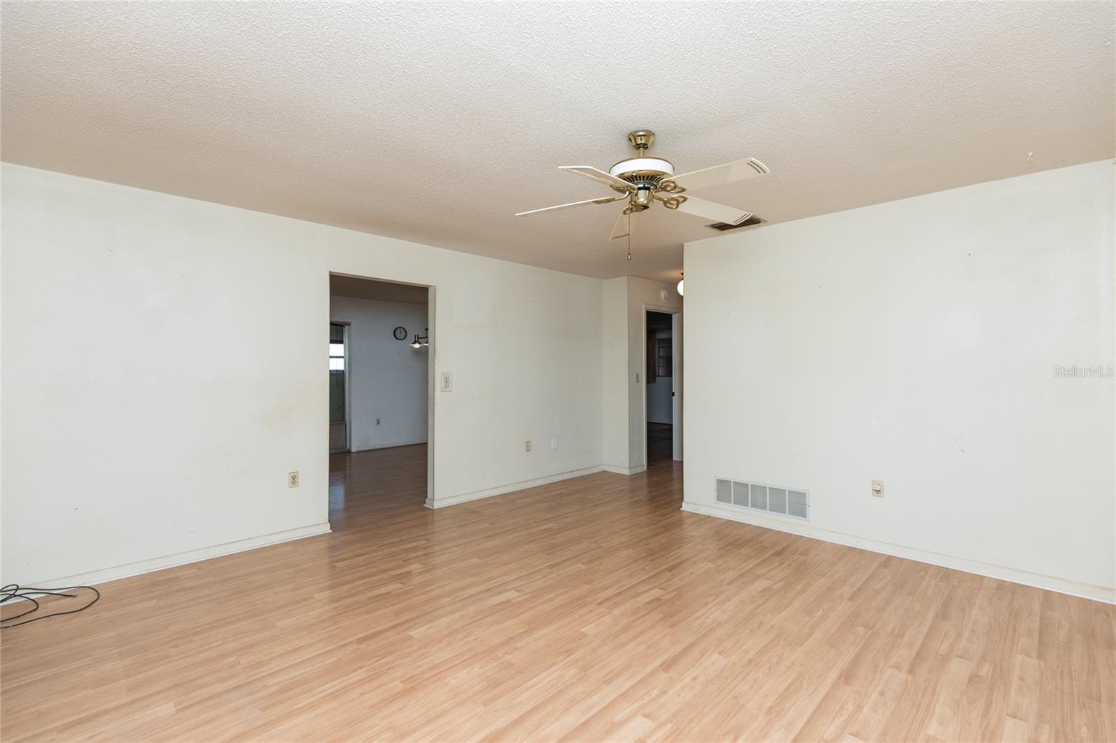 Image 9 of 35 For 2131 Daytona Avenue