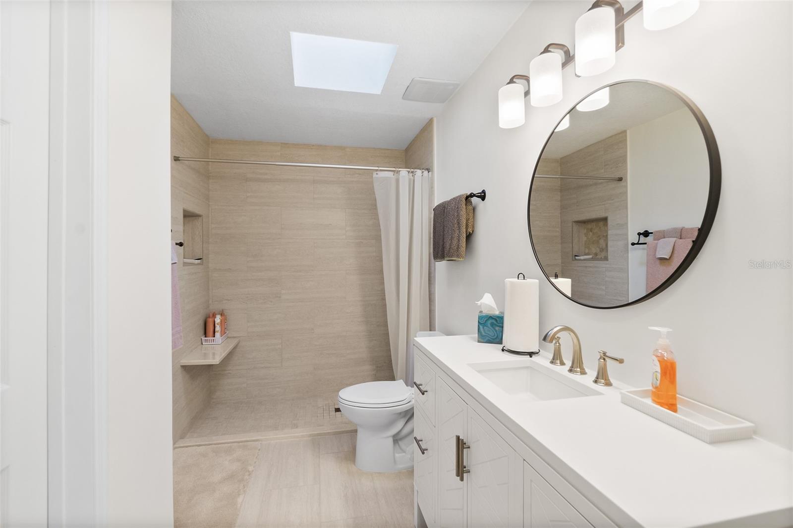 Image 17 of 42 For 7 Lago Vista Place