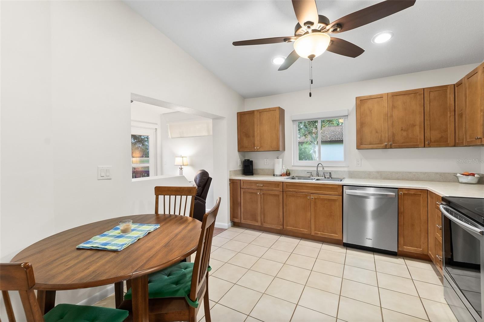 Image 7 of 42 For 7 Lago Vista Place