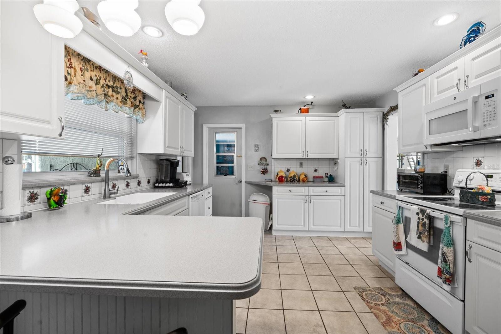 Image 19 of 46 For 1705 Cordova Avenue