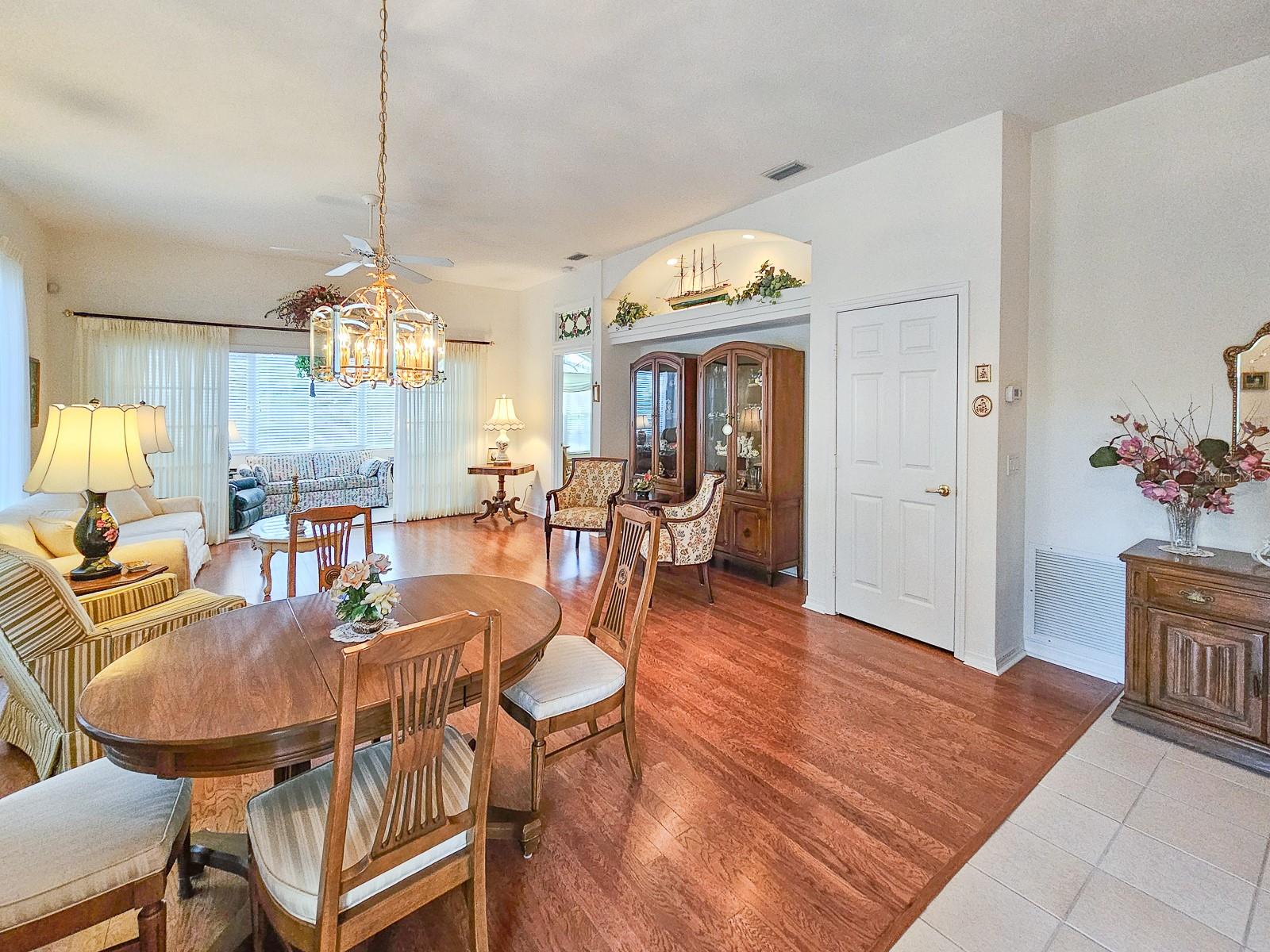 Image 5 of 61 For 1187 Athlone Way