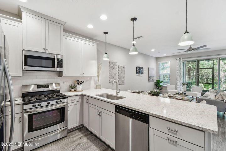 Image 11 of 43 For 20 Pindo Palm Drive