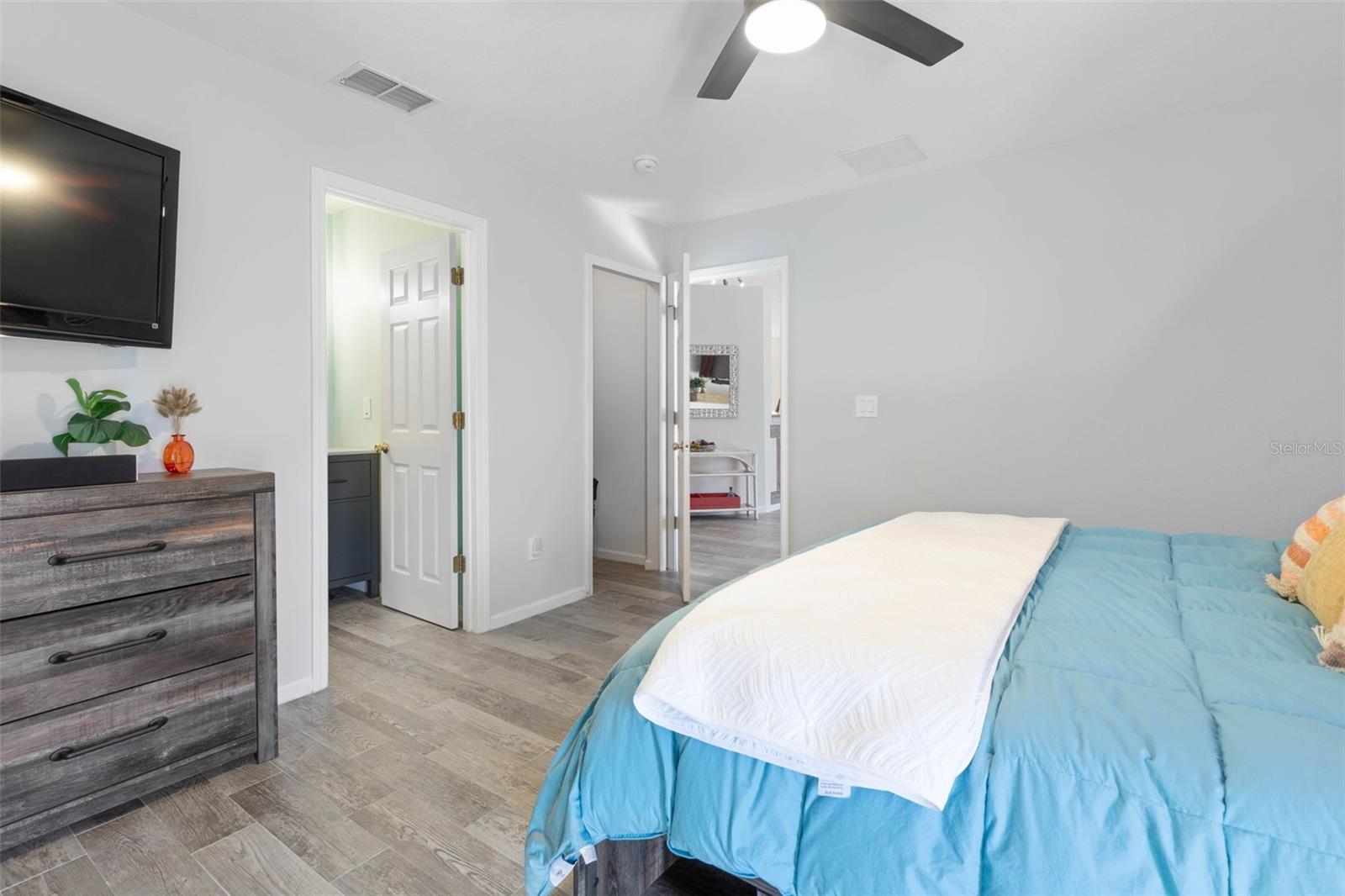 Image 18 of 32 For 18 Zebulon Place
