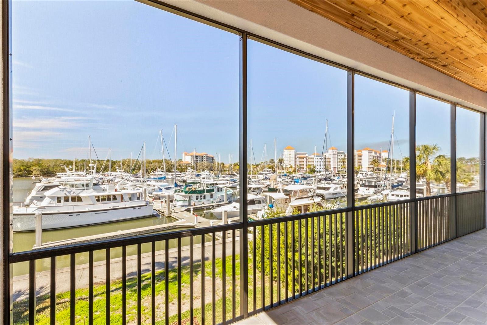 Image 30 of 49 For 142 Harbor Village Point S