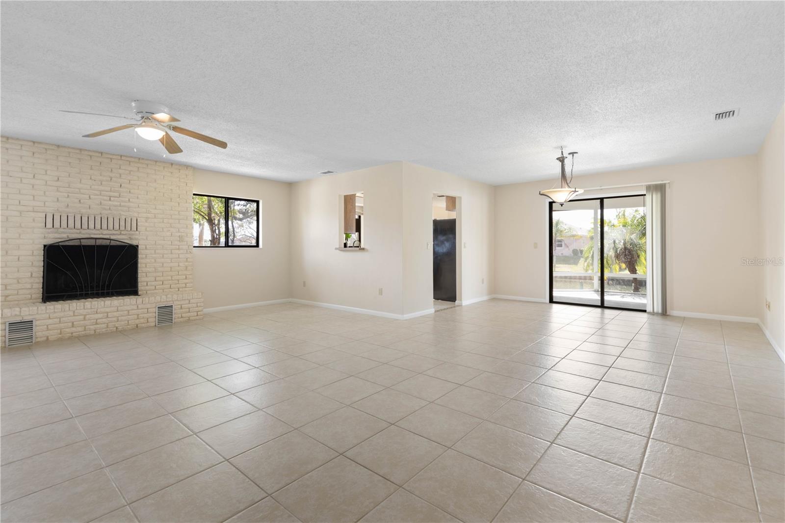 Image 12 of 68 For 2 Floral Court
