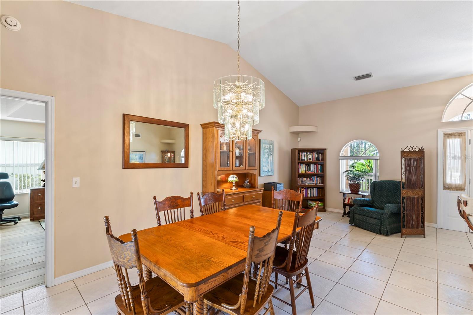Image 18 of 70 For 8 Eagle Place