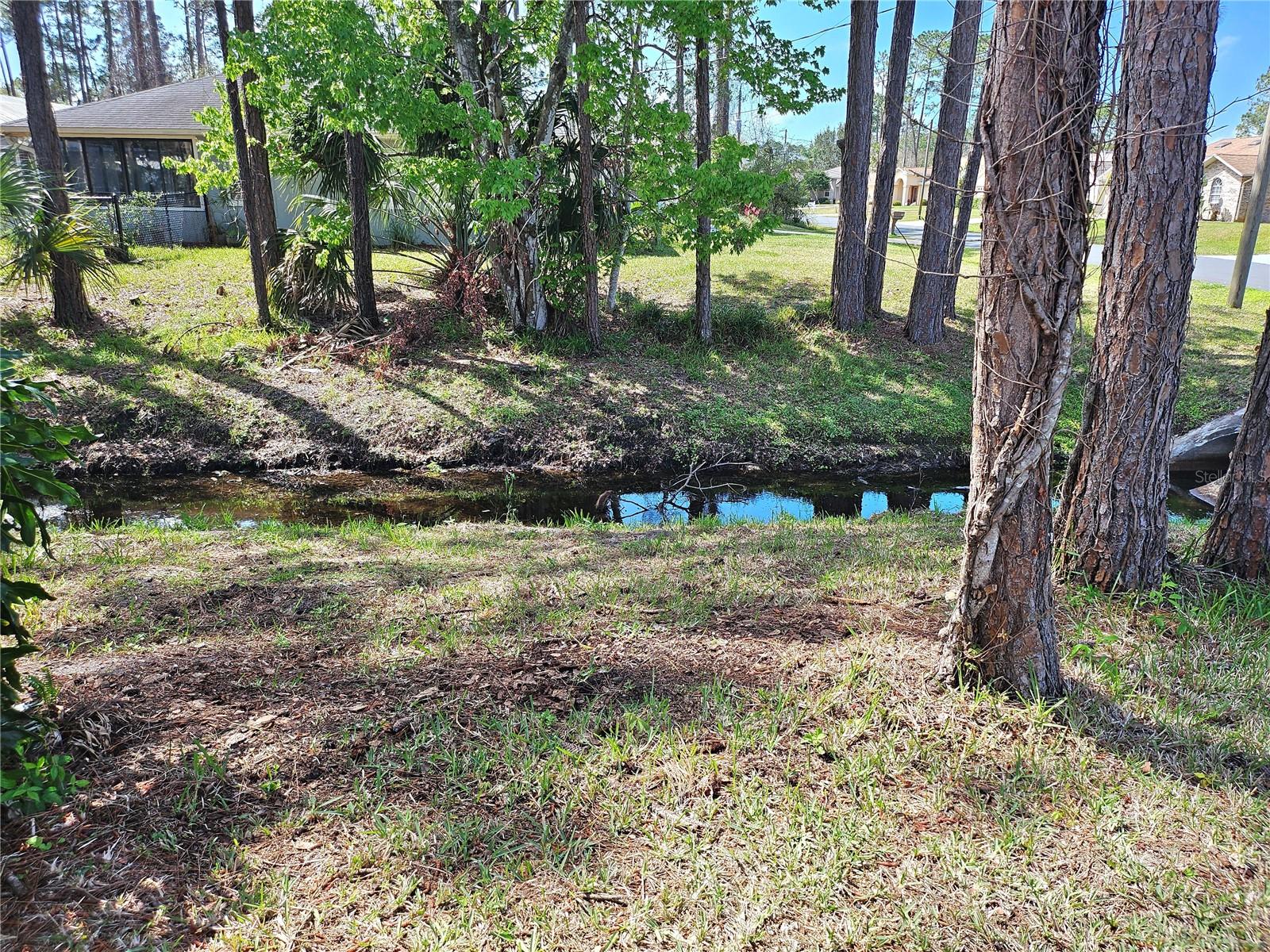 Image 12 of 35 For 38 Woodward Lane