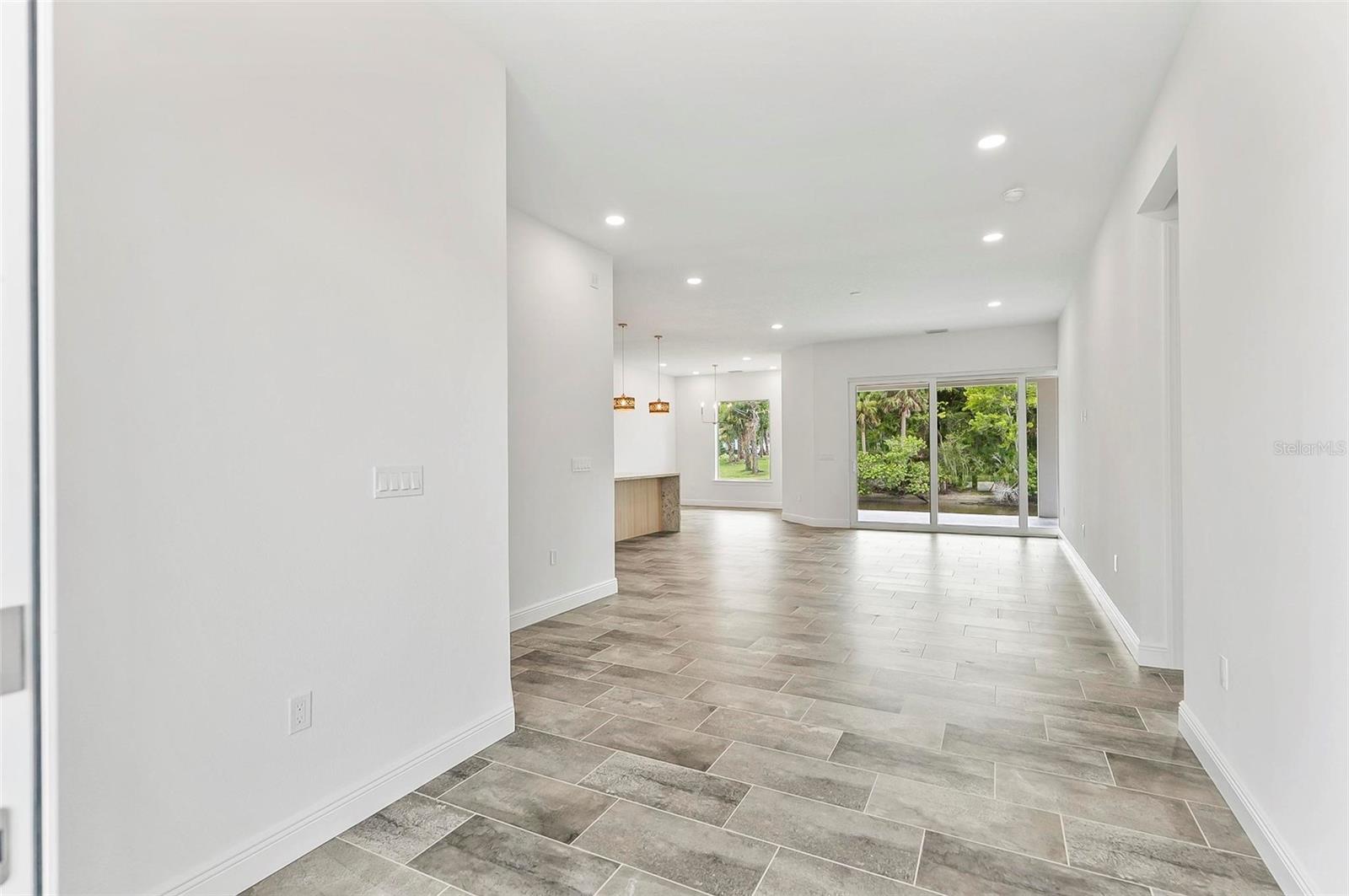Image 17 of 73 For 7 Crandon Court