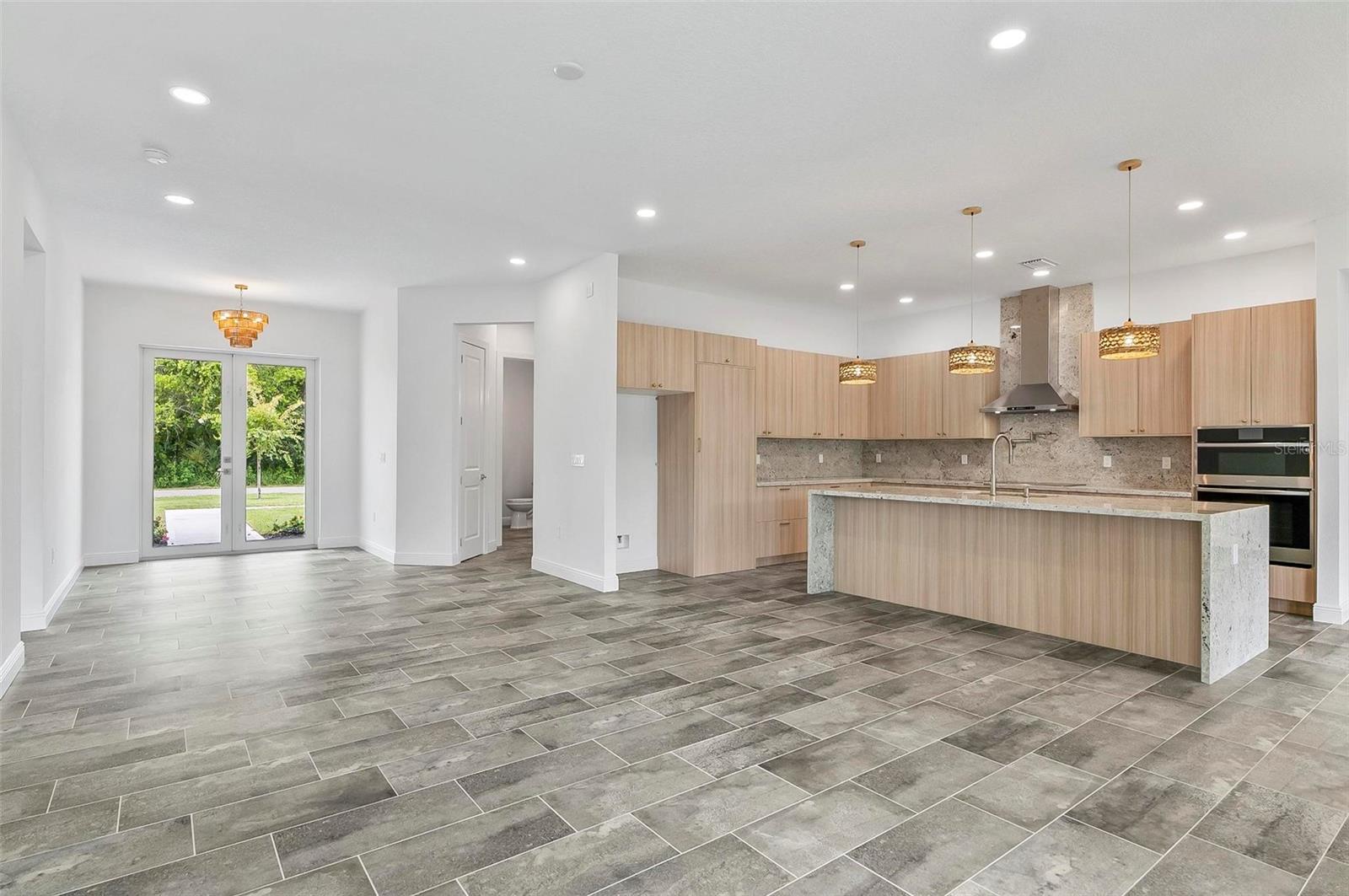 Image 18 of 73 For 7 Crandon Court