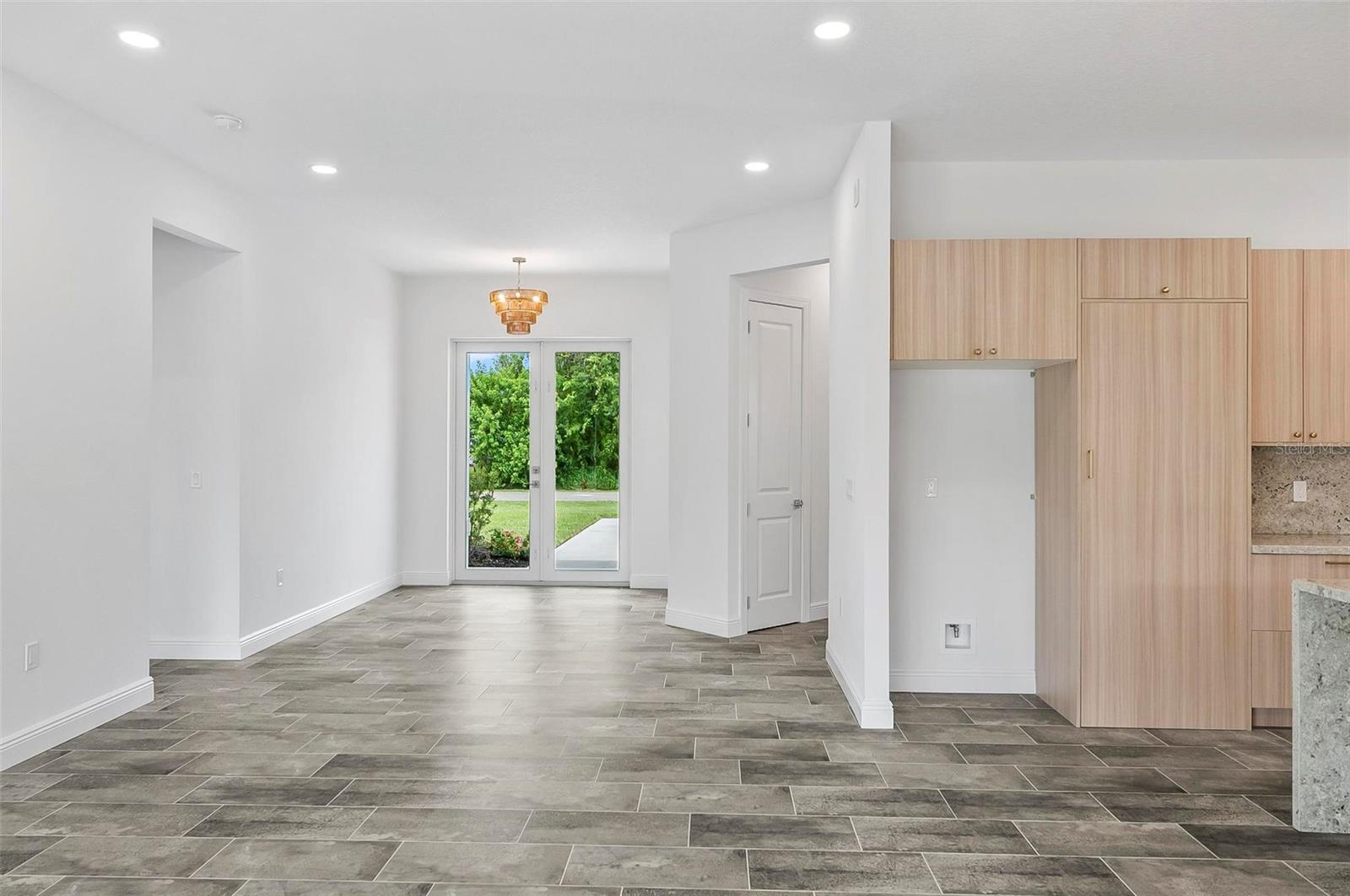 Image 20 of 73 For 7 Crandon Court