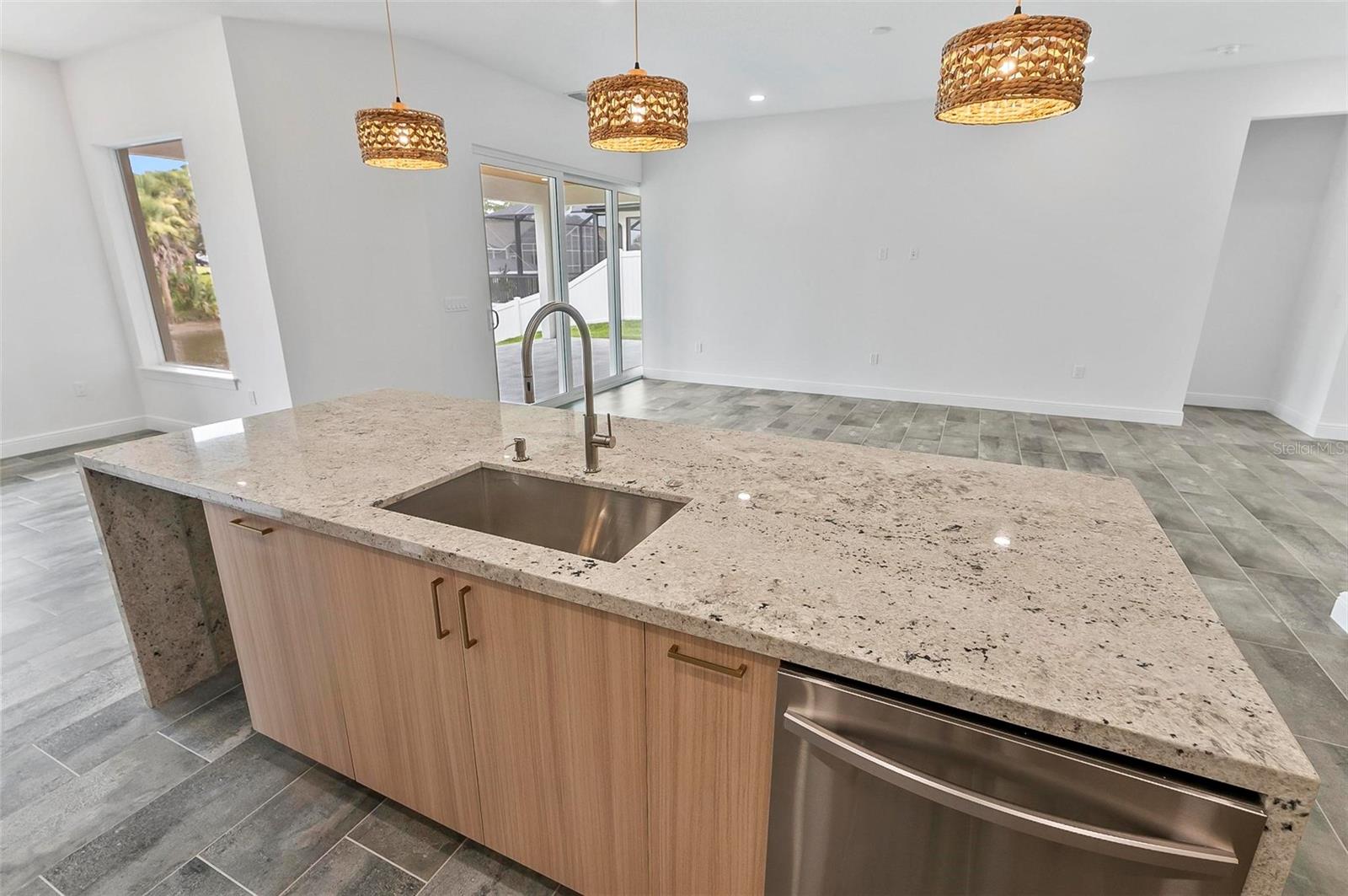 Image 30 of 73 For 7 Crandon Court