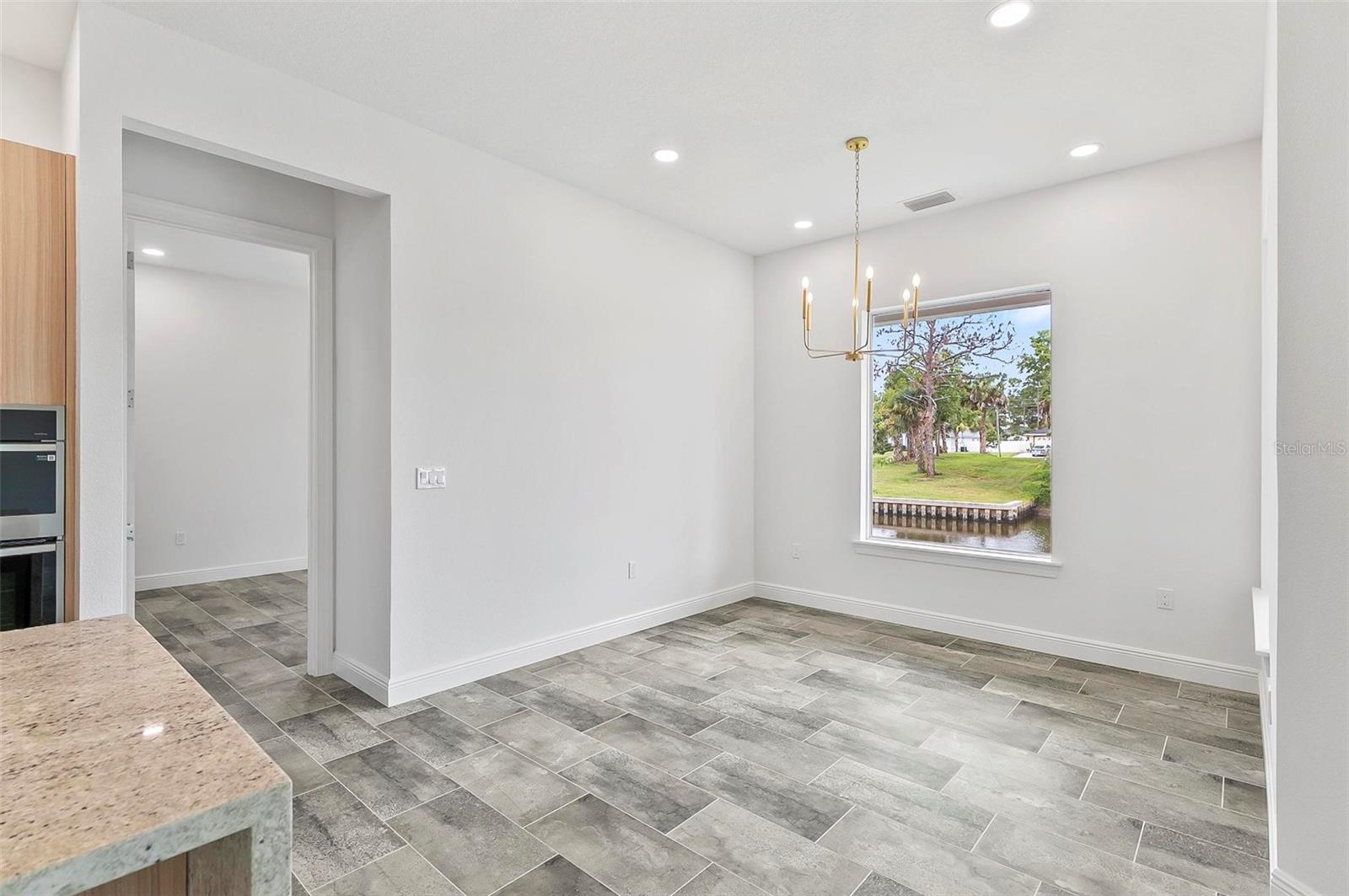 Image 33 of 73 For 7 Crandon Court