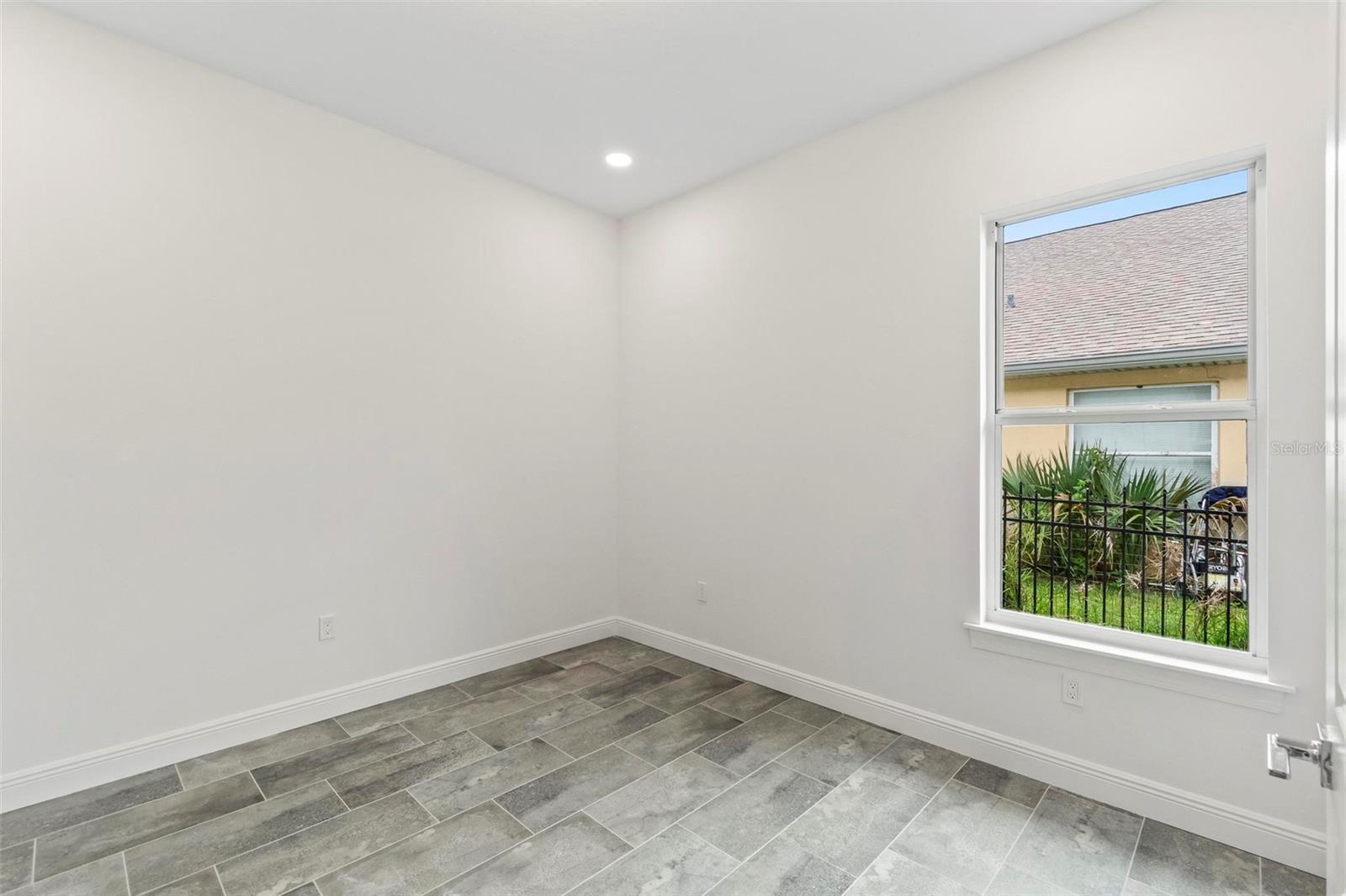 Image 39 of 73 For 7 Crandon Court