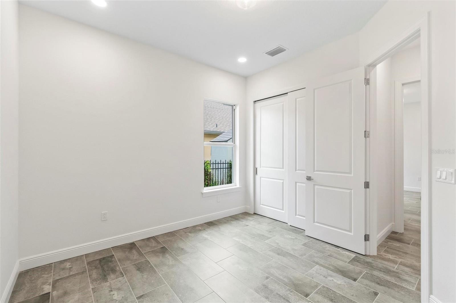 Image 40 of 73 For 7 Crandon Court