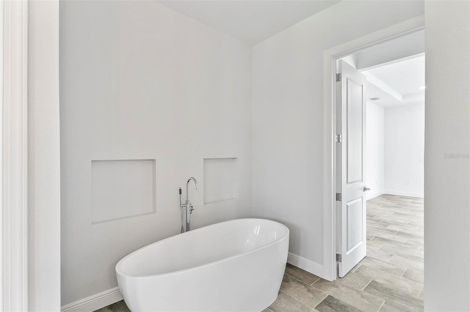 Image 50 of 73 For 7 Crandon Court