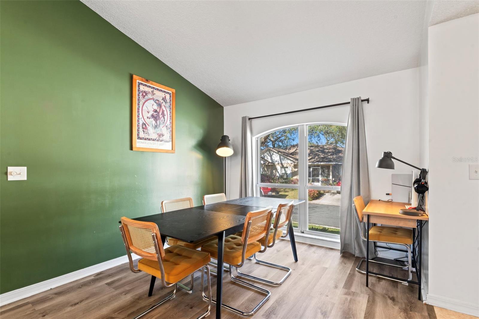 Image 13 of 41 For 420 Island View Circle